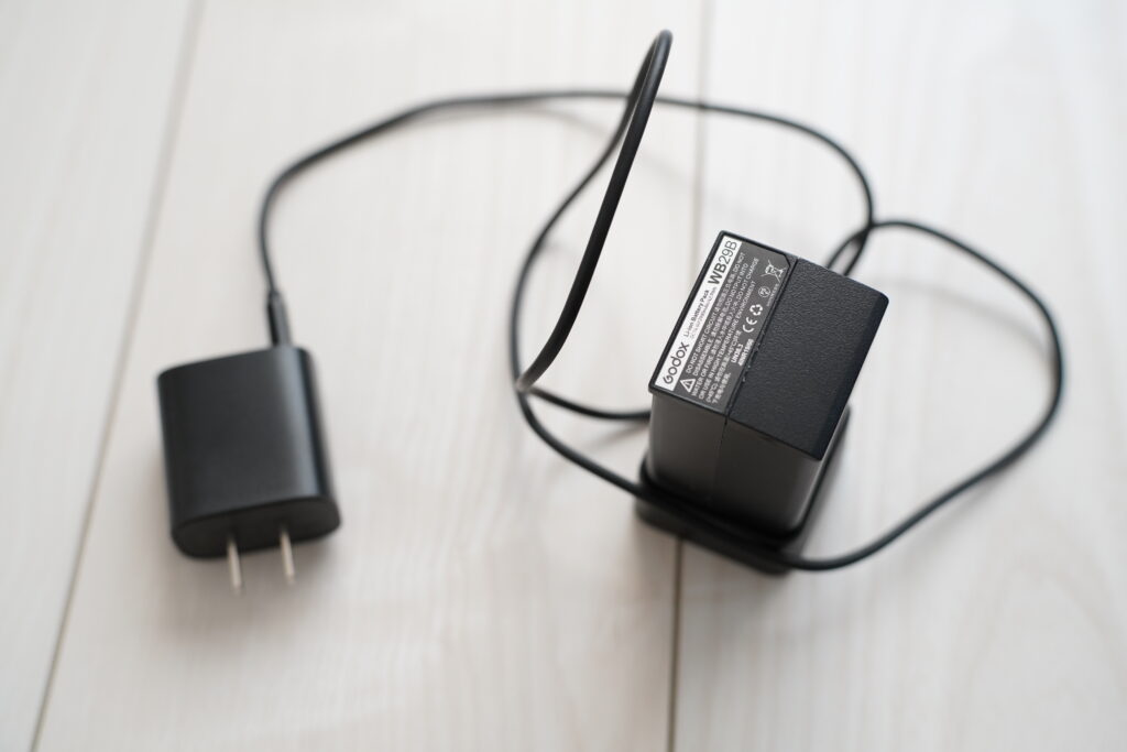 AD200proⅡの充電器