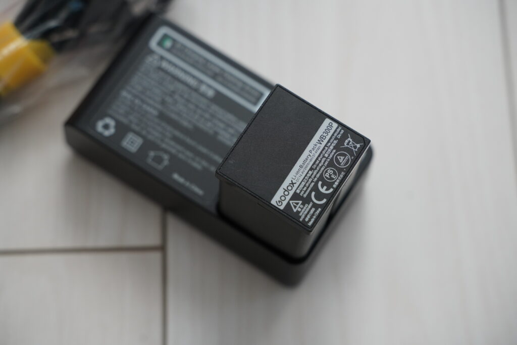 GODOX　AD300の充電器は共用可能